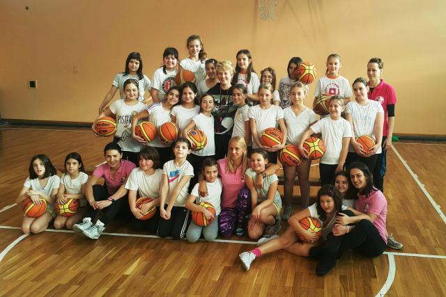 Maljkovićeva otvorila besplatnu školu za devojčice