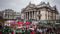 Vodeni topovi i haos u Briselu na sindikalnom protestu