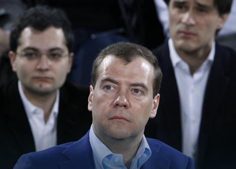Medvedev: Rusija nastavlja da snabdeva oružjem sukobljene u Nagorno-Karabahu