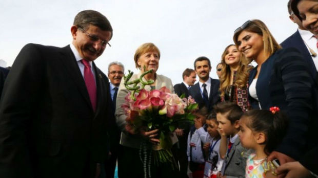 Turska, Merkelovu deca iz Sirije dočekala poljupcima
