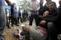Migranti probili makedonsku granicu, policija ispalila šok bombe (VIDEO)