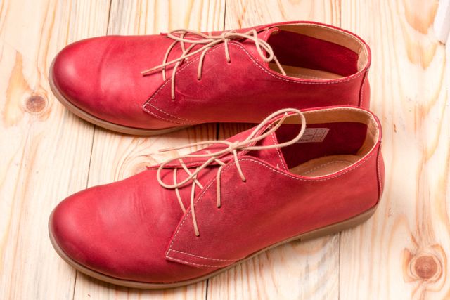Modni trikovi: Kako da očuvate skupe cipele od brzog krzanja?