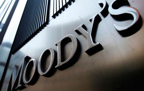 Moodys snizio izglede za britanski kreditni rejting