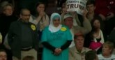 Muslimanka isterana sa Trampovog skupa