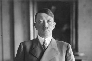 Musolini, Hitler, Staljin: Prvi poslovi velikih diktatora