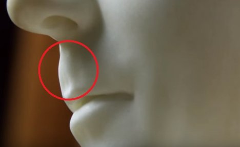 NAUČNICI KONAČNO OTKRILI: Evo zbog čega svi imamo ono malo udubljenje između nosa i gornje usne!