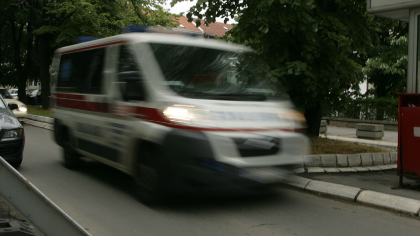 NESREĆA U BULEVARU OSLOBOĐENJA: Povređen muškarac (28), hitno prebačen u Urgentni centar
