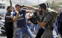 
					Najmanje 77 Palestinaca povređeno u incidentima s Izraelcima 
					
									