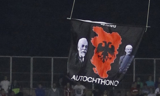 Nama dronom doneo zastavu Velike Albanije, sebi robiju