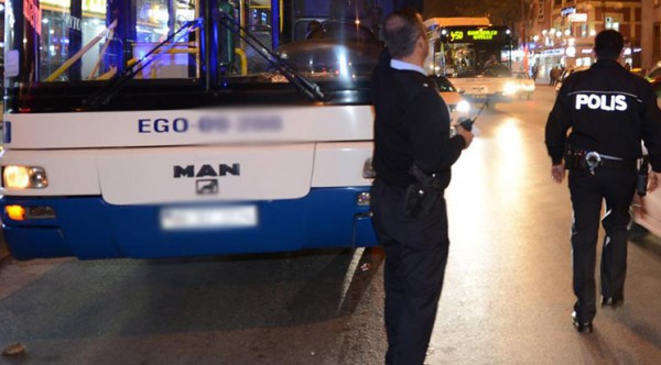 Napad molotovljevim koktelima na gradski autobus u Ankari