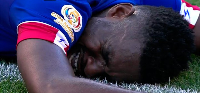 Napadač Haitija promašio zicer u nadoknadi pa završio u suzama (video)