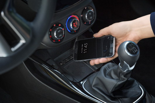Napunite Vaš telefon u Vašem Opelu na uredan i jednostavan način – bežičnim putem!
