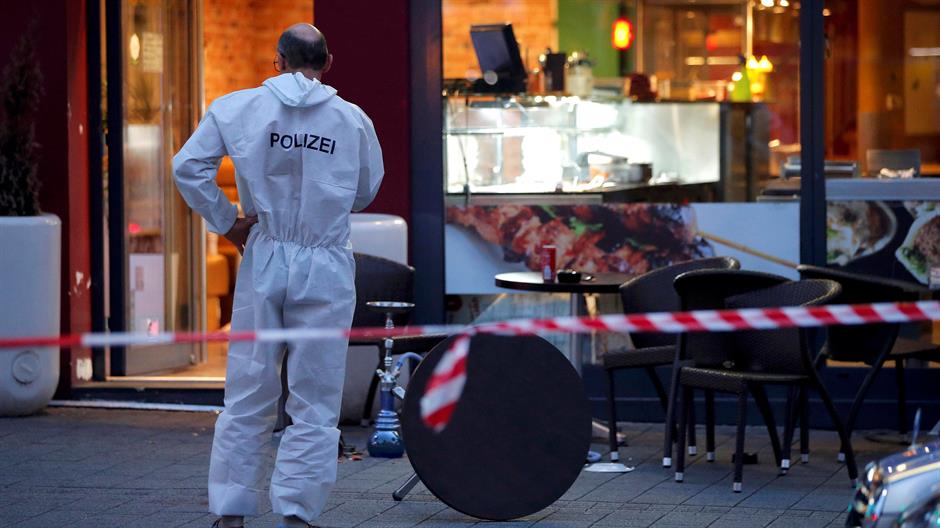 Muškarac se zabarikadirao u restoranu u Nemačkoj, pa zaspao