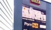 Neprijatno iznenađenje u Zagrebu: Umesto reklamnog bilborda prolaznici gledali pornografiju