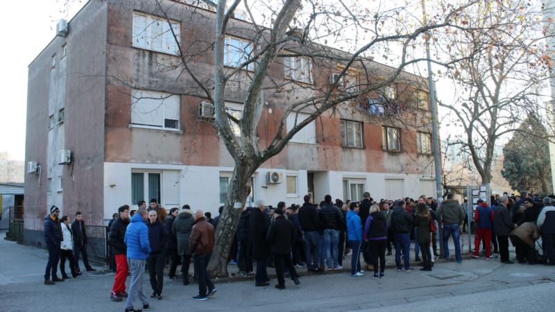 Neuspjela deložacija: Građani odbranili porodicu Šarić