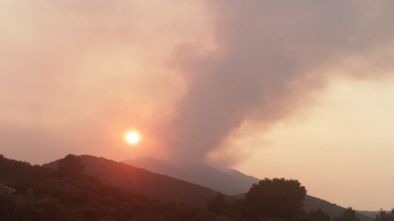 Nevrijeme u Hrvatskoj: Požari i bura zaustavili turiste