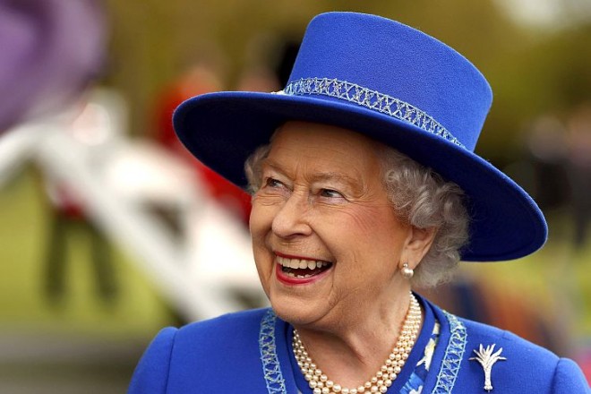 Nikad nije kasno: Kraljica Elizabeta u 90. godini objavila svoj prvi tvit (foto)