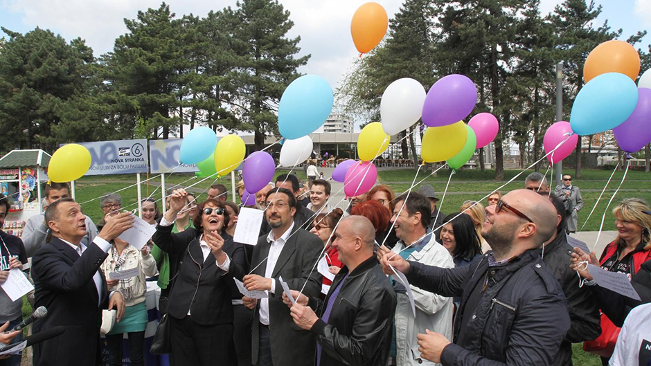 Nova stranka pustila balone sa 50 najvećih laži Vučića