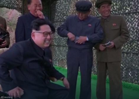 OBJAVA RATA UZ OSMEH Kim Džong-Un se smeje dok gleda testiranje rakete u znak odmazde Americi