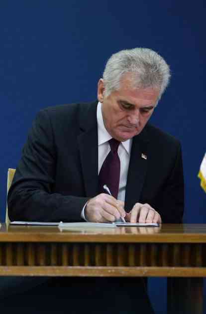 ODLUČENO Nikolić raspisao vanredne izbore za 24. april