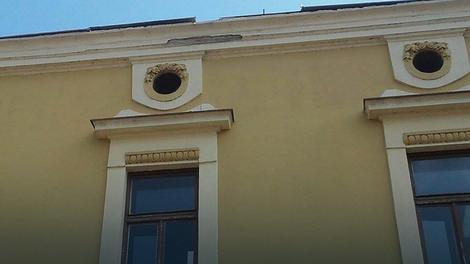 OPREZ Deo fasade sa zgrade Osnovnog suda u Jagodini pao na trotoar