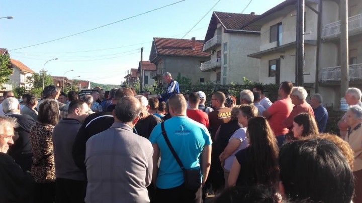 Obećano asfaltiranje podelilo protestante u naselju Rade Žunić