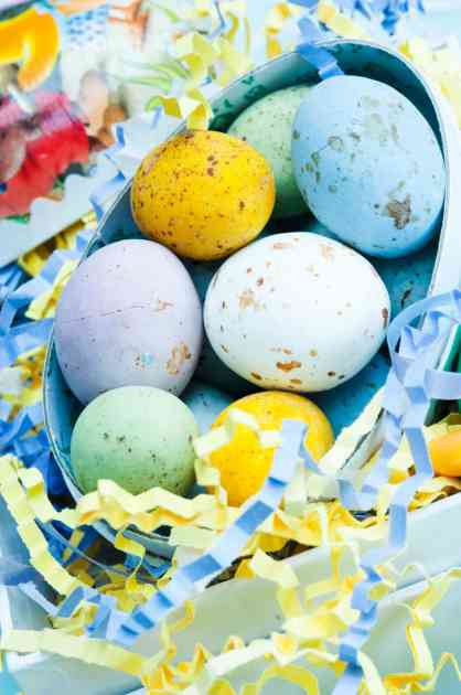 Obratite pažnju: Ovim bojama ne smete farbati jaja (FOTO)
