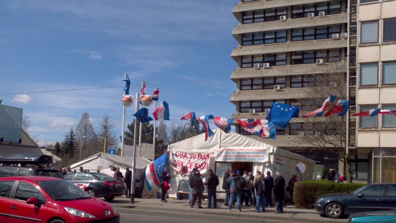  Odlazi šator iz Savske, sa njim i zastava Herceg-Bosne