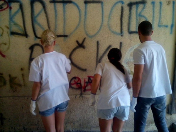 Okrečili grafite koji šalju poruke mržnje (FOTO)
