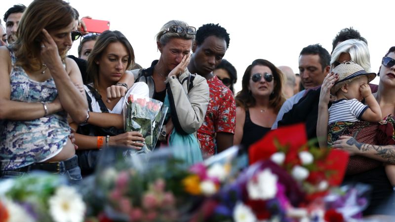 Oland pozvao na nacionalno jedinstvo nakon napada u Nici