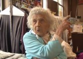 Ona ima 100 godina života i 85 radnog staža i obožava svoj posao