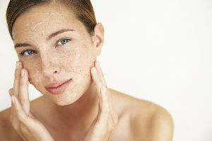 Oporavite lice nakon zime: Piling, prirodni botoks, osvežavanje blede kože
