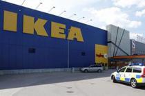 Osumnjičeni za napad na IKEA azilanti, jedan kritično