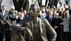 Spomenik Borislavu Pekiću na Cvetnom trgu