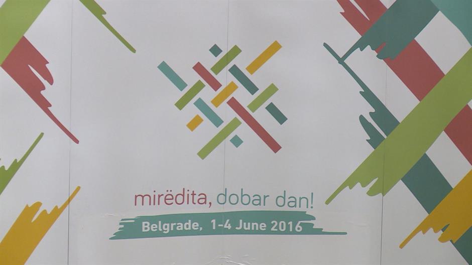 Otvoren festival, pročitana pisma Vučića i Rame