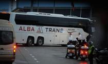 Ovako su Albanci zasuli autobus kamenicama! (video)