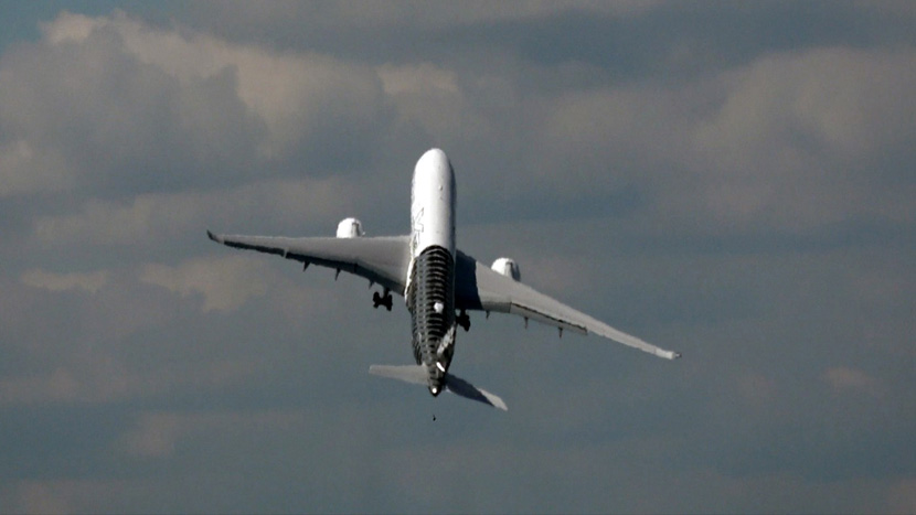 PANIKA U GRČKOJ: Putnički avion prinudno sleteo u Solun