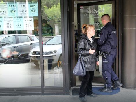 POLICIJA U TURISTIČKOJ AGENCIJI Umesto u Cirihu, putnici se slikaju u Beogradu