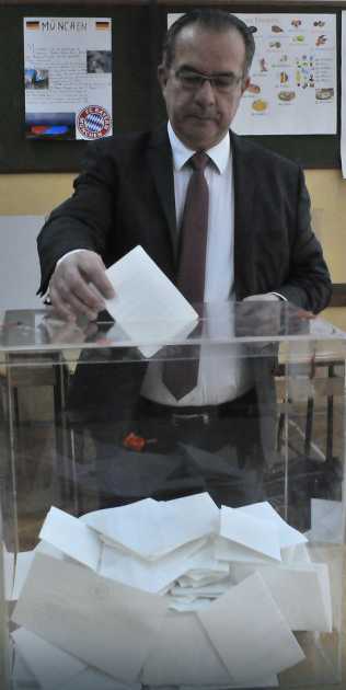 PONOVLJENI IZBORI U NIŠU Građani glasaju na 20 od ukupno 174 biračka mesta (FOTO)