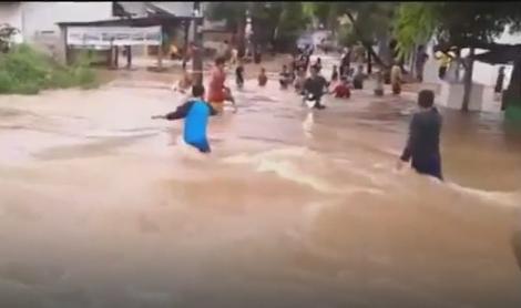 POPLAVE NA DONU Vodena struja povukla devojčicu ispod parkiranog automobila gde se udavila