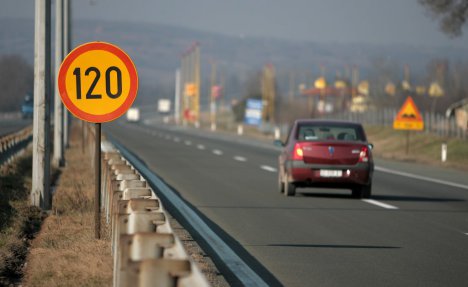 POVOLJNI USLOVI ZA VOZAČE: Suvi kolovozi i umeren saobraćaj na putevima u Srbiji