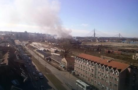 POŽAR PORED REKE Goreo vagon na Savi, vatrogasci se borili sa vatrom