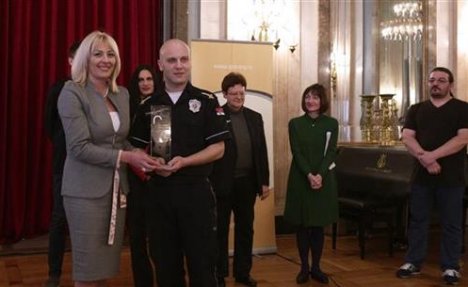 PRIZNANJE ZA HRABROST: Nagrađen prvi srpski policajac koji je javno objavio da je gej