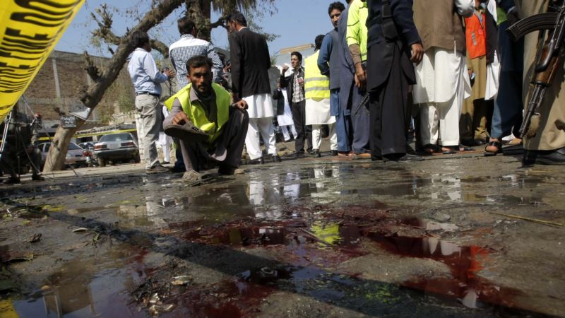 Pakistan: U samoubilačkom napadu poginulo 17 ljudi