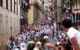 
					Pamplona: U bežanju pred bikovima petoro povređenih 
					
									