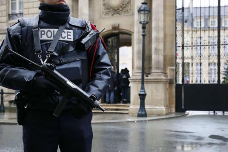 Panika u Parizu: Zbog prijetnji evakuisane 3 gimnazije