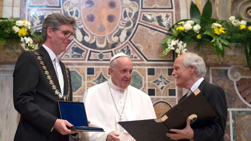 Papa Franja dobitnik Karlove nagrade