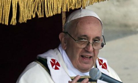 Papa: Postoje veći problemi od kondoma i virusa HIV