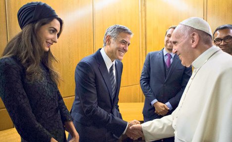 Papa odlikovao Džordža Klunija