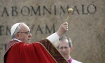 Papa osudio curenje poverljivih dokumenata